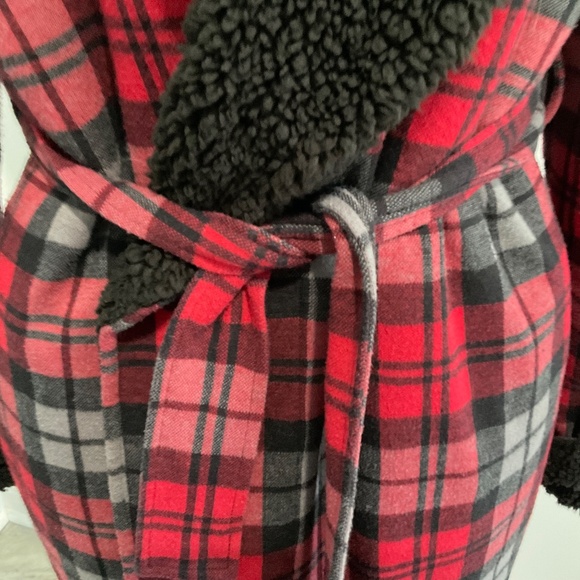 UGG robe,red plaid. Large - Picture 6 of 8